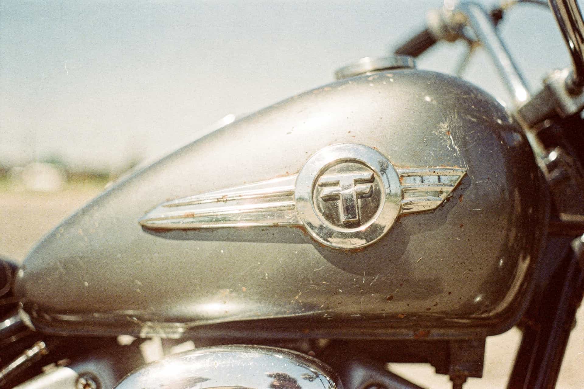 Harley Davidson Tank Emblems by Year (1903-2026 Guide)