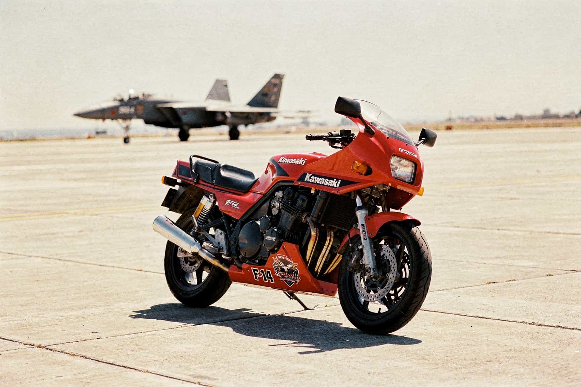 The Top Gun Motorcycle: Kawasaki GPZ900R and the Bike That Made Fighter Pilots Cool
